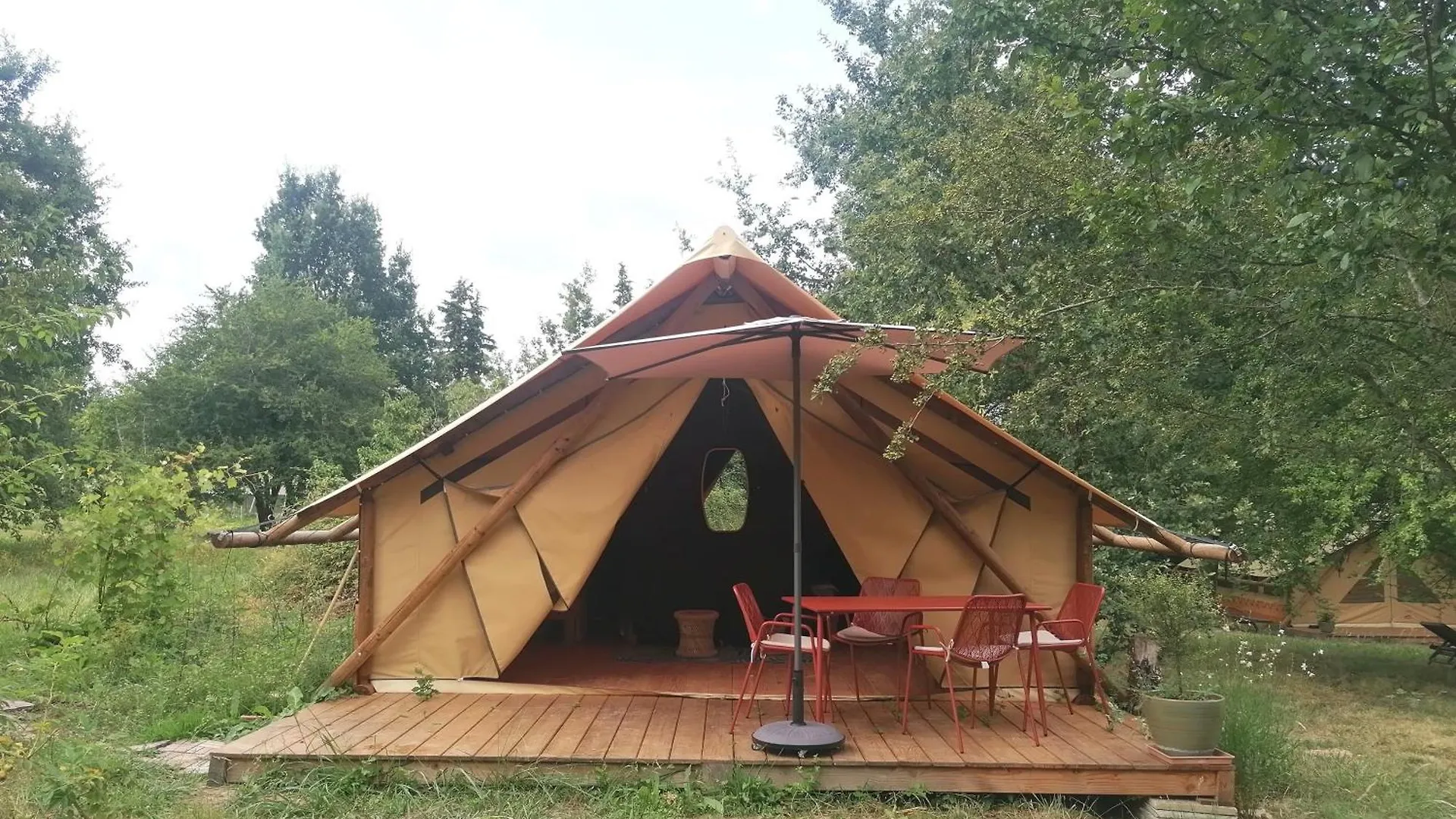 Lodge Robinson Aux Nuits Insolides D'Agoumbat Beaumont-de-Lomagne