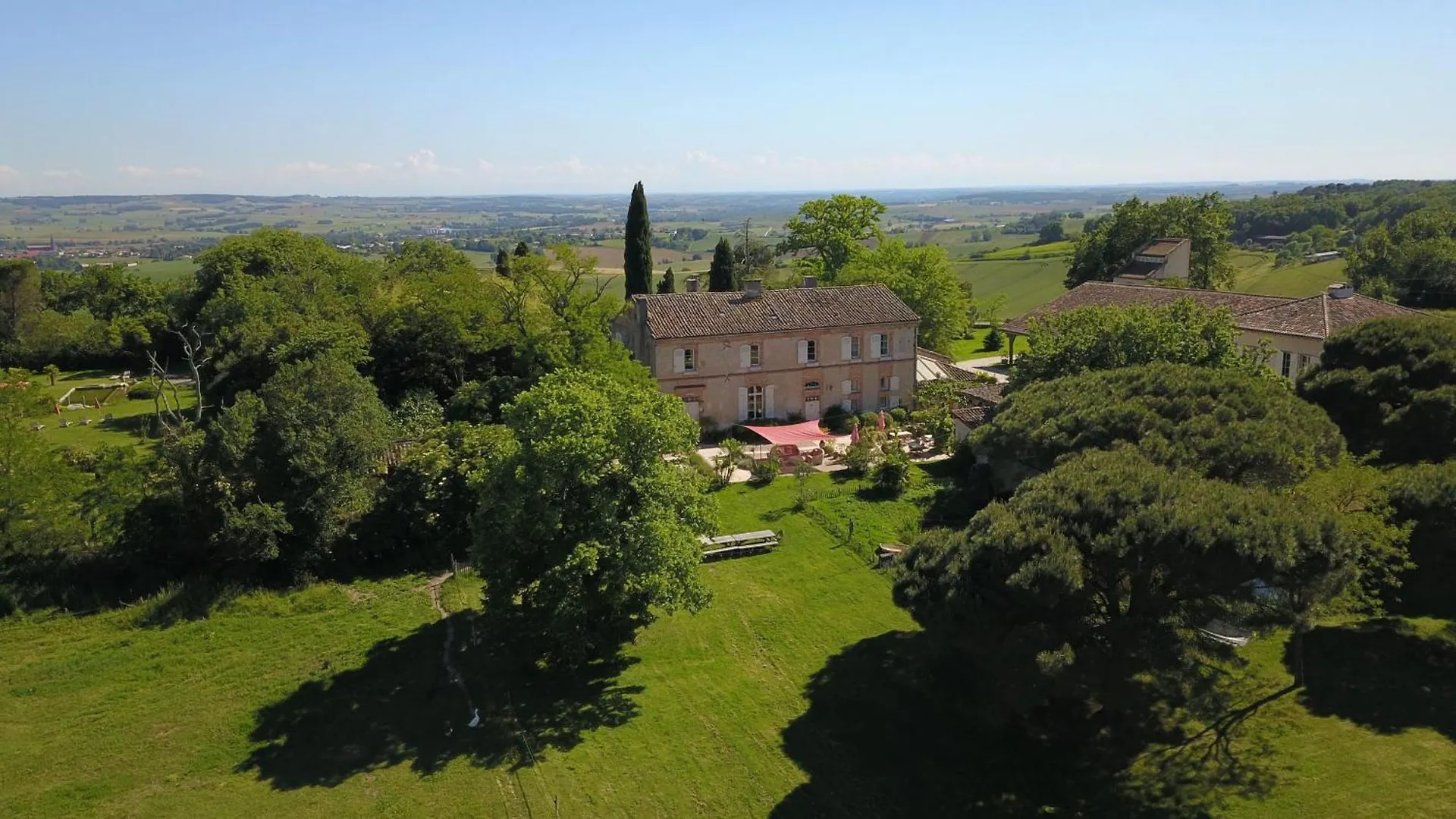 Luxury tent Lodge Robinson Aux Nuits Insolides D'Agoumbat Beaumont-de-Lomagne